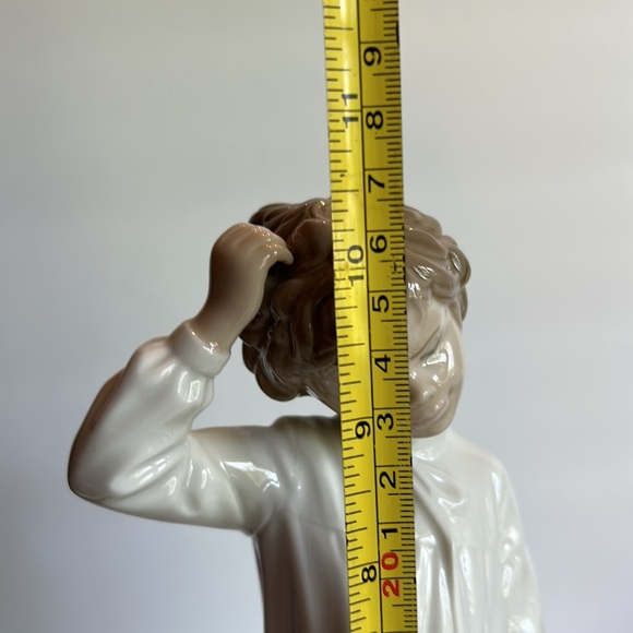 Vintage Lladro Figurine - Boy with Slippers - Picture 6 of 6